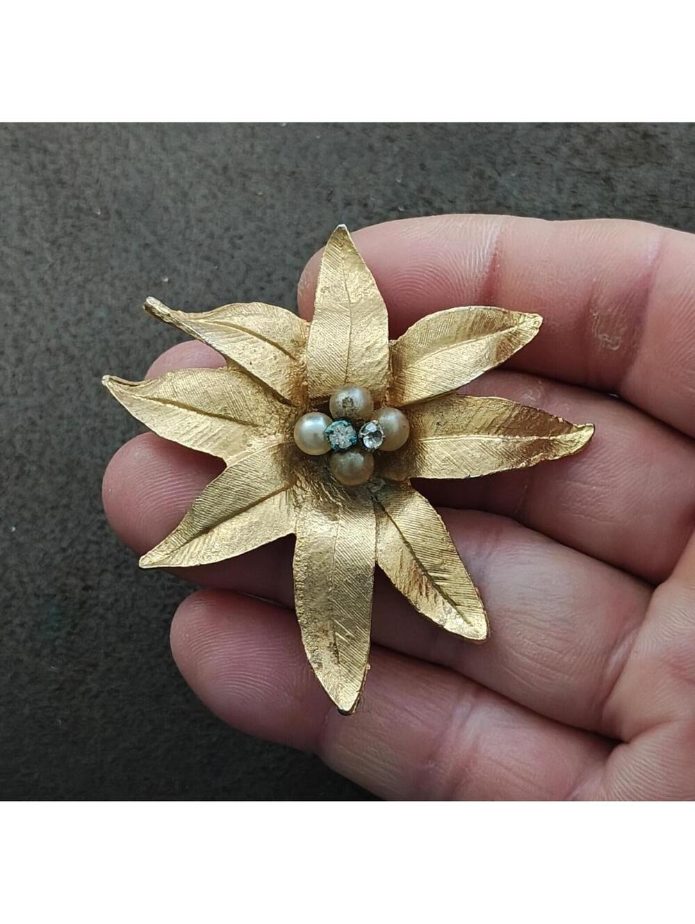 1950s/60s Gold Tone Textured Flower With Faux Pearls & Rhinestones Brooch